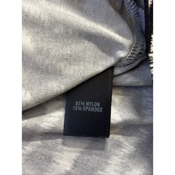 St. John lightweight turtleneck black white zebra print size small new - Picture 4 of 10